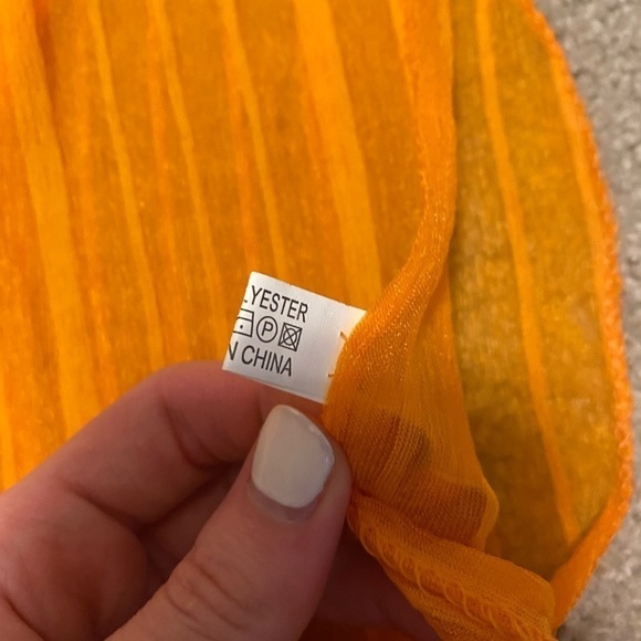 𝅺THIN Orange Scarf - Picture 4 of 9
